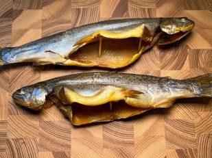 Шашлычок из карася холодного копчения: Форель радужная х/к