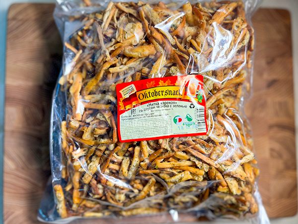 Нитка ЖАРЕНАЯ "Чеснок с зеленью" Oktobersnack 1 кг (сырный продукт) в Краснодаре