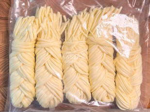 Другие закуски: Сырный продукт ФЕРМЕРСКИЙ коса белая