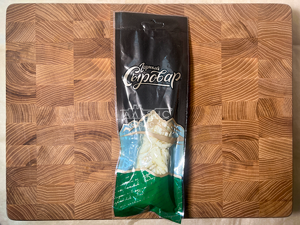 Сыр 100 гр ГОРНЫЙ СЫРОВАР (Косичка с укропом и чесноком) в Краснодаре